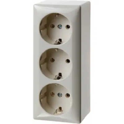 Berker Steckdose 3-fach Aufputz 4040 | SCHUKO | 16A 250V | IP20 | Kunststoff glänzend | senkrecht/waagerecht | weiß