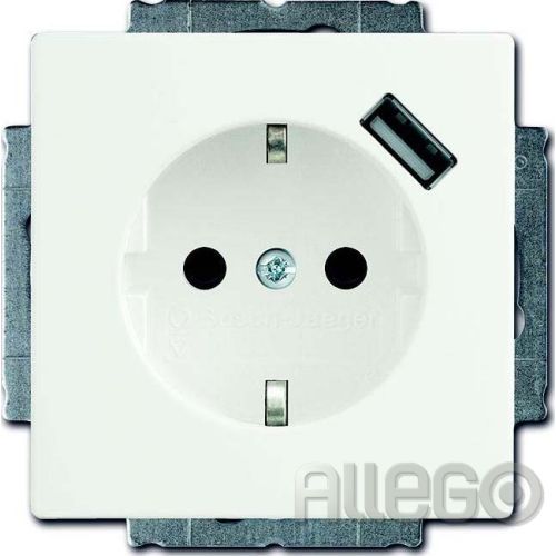 Bild: Busch-Jaeger Schuko/USB-Steckdose studioweiß 20 EUCBUSB-84
