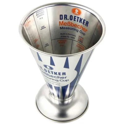 Dr. Oetker Messbecher Nostalgie 1649 | Messkanne 500 ml | Edelstahl | Retro Design | Skalierung | Ø11x14,5 cm | Silber