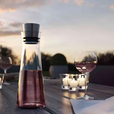 Emsa Glaskaraffe Flow Slim 1,0l 515675 | Glas & Edelstahl | automatischer Ausgießer | spülmaschinenfest | transparent