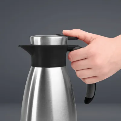 Emsa Isolierkanne Soft Grip N4120500 | 1,5 l Edelstahl doppelwandig | 12h heiß | auslaufsicher | weinrot