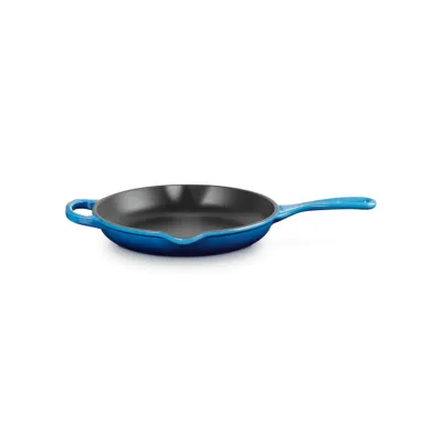 Le Creuset Brat- und Servierpfanne Signature | Gusseisenpfanne 23 cm | ofenfest | ergonomischer Griff | Azure Blau