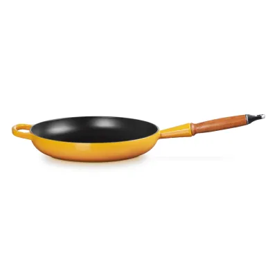 Le Creuset Bratpfanne Signature 28cm | Gusseisen | emailliert | ergonomischer Holzgriff | 2,6l | Farbe Nectar