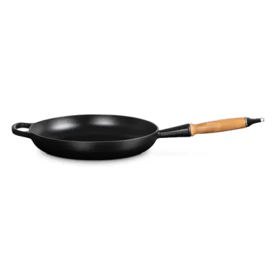 Le Creuset Bratpfanne Signature 28cm | Gusseisen Pfanne | Holzgriff | Schwarz Matt | 2,6l | emailliert | ergonomisch