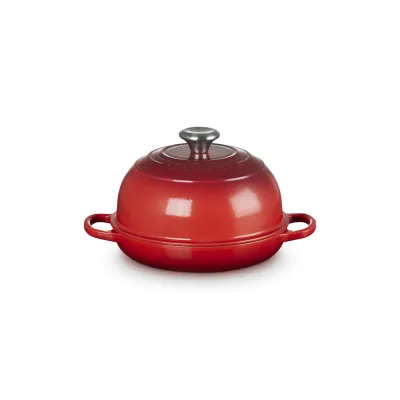 Le Creuset Brotbräter | Bräter für Brotbacken | Gusseisen | Induktion geeignet | Kirschrot | Handgefertigt