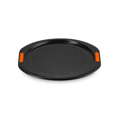 Le Creuset Pizzabackblech 33 cm | knuspriger Pizzaboden | Lochblech | Antihaft | Karbonstahl | bis 240°C | schwarz