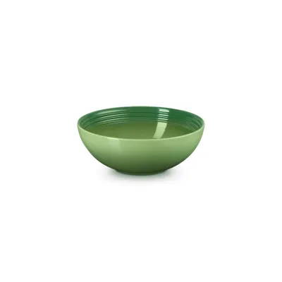 Le Creuset Salatschüssel 24 cm Bamboo | Steinzeug Schale | 2,2 l Fassungsvermögen | kratzfest | grün