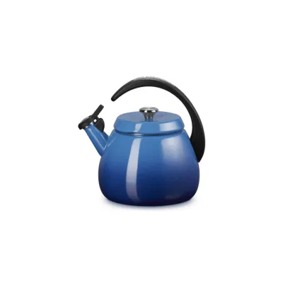 Le Creuset Wasserkessel Cloche Azure | Flötenkessel 2,1 Liter | emaillierter Karbonstahl | breiter Boden | Blau