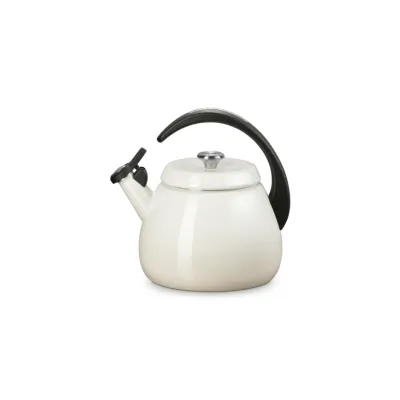 Le Creuset Wasserkessel Cloche Meringue | Flötenkessel 2,1 Liter | Emaille-Karbonstahl | breiter Boden | creme