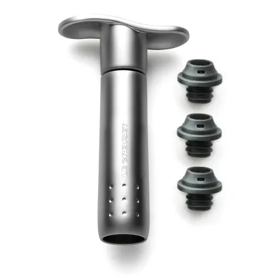 Le Creuset Weinpumpe WA-137 Metal | Vakuumpumpe für Rotwein | 3 Vakuumverschlüsse | Metall | ergonomisch | Geschenkbox
