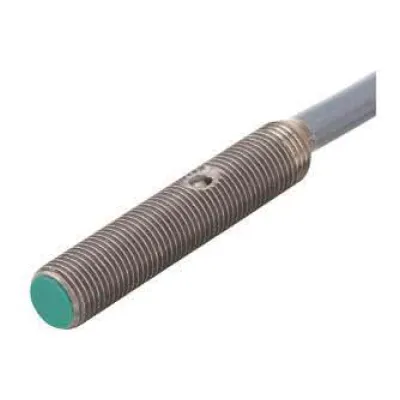 Pepperl+Fuchs Induktiver Sensor NBB0,8-5GM25-E2 | PNP | M5x25mm | 0,8mm | bündig | Edelstahl | IP67 | Kabel 2m