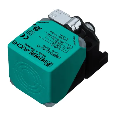 Pepperl+Fuchs Näherungsschalter NBB20-L2-A2-V1-3G-3D | PNP | 20mm | bündig | M12 Stecker | DC 10–30V | IP69K