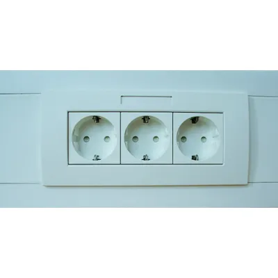 PROTEC Steckdoseneinheit 3-fach PBRSE3RW | Brüstungskanal | 16A 250V | erhöhter Berührungsschutz | vorverdrahtet