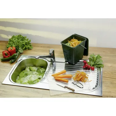 Rotho Komposteimer Greenline 1775805527 | Biomülleimer Küche 7l | geruchsdicht | recycelter Kunststoff | dunkelgrün