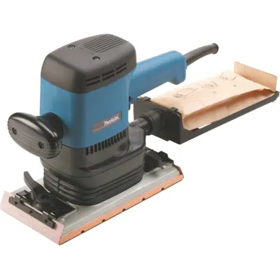 Makita Schwingschleifer 9046J | 600 W | 229x115 mm | MAKPAC Gr. 2 | vibrationsarm | Staubabsaugung | Schleifpapier-Set