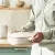 Bild: Tefal Servierpfanne LOV E25972 | Gusseisenpfanne Ø 28cm | 3,8L | Induktion & Backofen geeignet | beige | Eco-Design