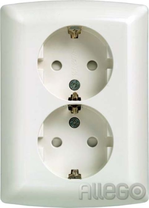Siemens 5UB2211-3 DOPPELSTECKDOSE 10/16A 250V TITANWEISS