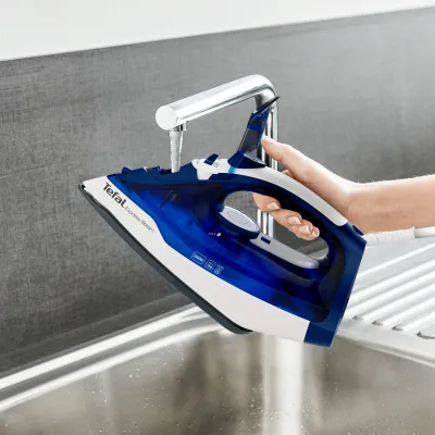 Tefal Dampfbügeleisen FV2838 Express Steam | 2400 Watt | Keramiksohle | Dampfstoß 180g/Min. | Tropfstopp | Blau
