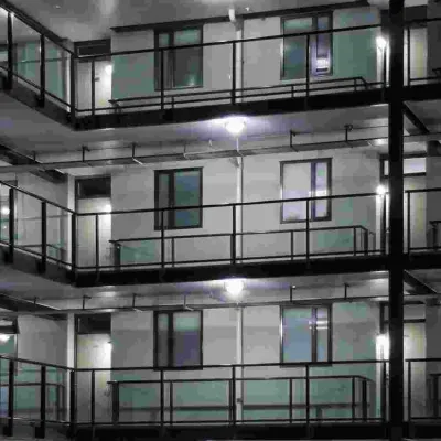 Prisma Wandleuchte 300275 | IP44 | E27 Fassung | 1x60W | Kunststoff | Außentauglich | mattes Glas | schwarz