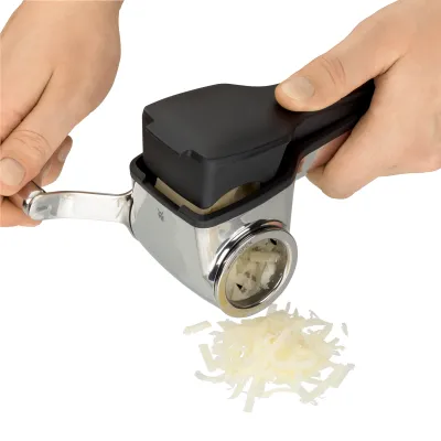 WMF Käsereibe 1877406040 | Für Hartkäse & Schokolade | Edelstahl Cromargan | Spülmaschinengeeignet