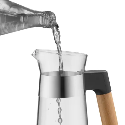 WMF Wasserkaraffe Kineo 0651526030 | 1,0 l Glaskaraffe mit Holzgriff | Borosilikatglas | Sieb | Transparent