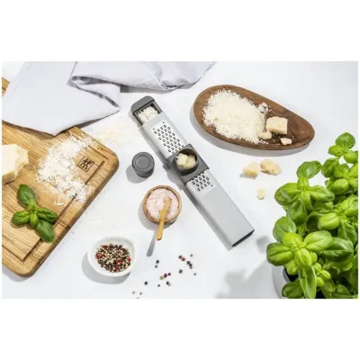 ZWILLING Feinreibe Z-Cut 1009795 | 3-in-1 Reibe | Edelstahl & Kunststoff | Fingerschutz | Spülmaschinengeeignet